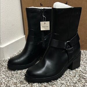 Elegant Black Heeled Boots for Women